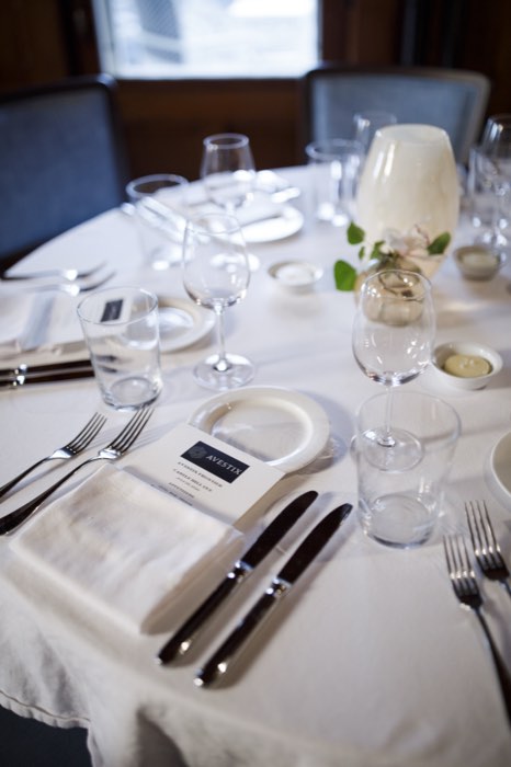 The table dressed and waiting.